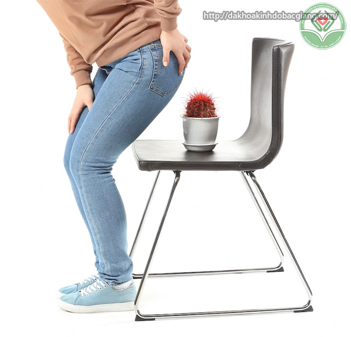 Ngứa rát khi bị nứt kẽ hậu môn